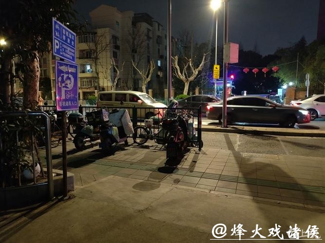 新闻追踪 |“猫鼠游戏”终落幕 三林东地铁站外非法营运占道被遏制