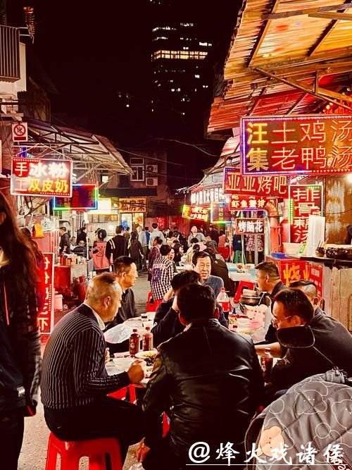 上海民声 | “泰山人民坊”满满烟火气 上海民声 | “泰山人民坊”满满烟火气